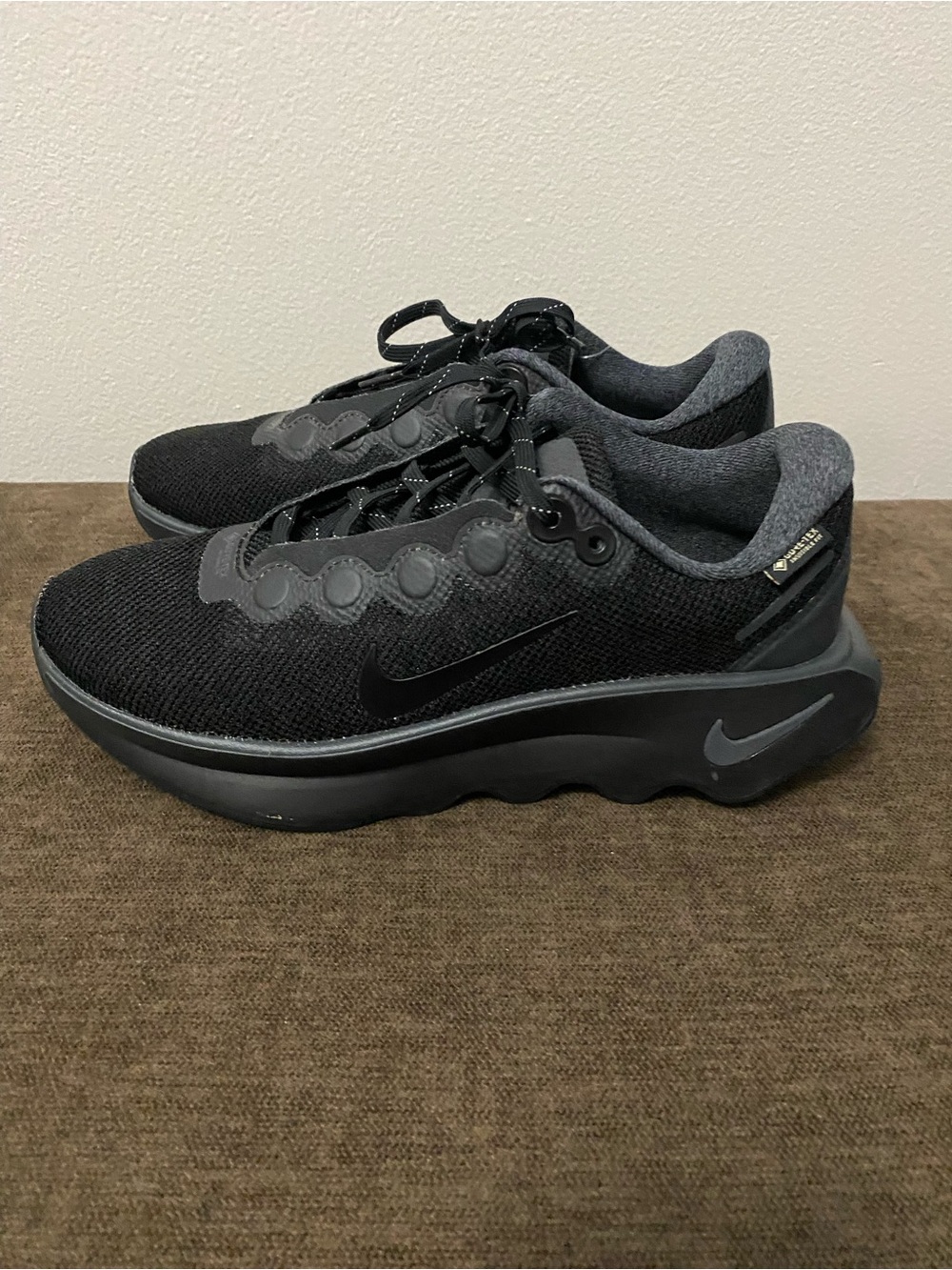 Nike Motiva Gore-Tex Women’s waterproof walking shoes Black- Never worn